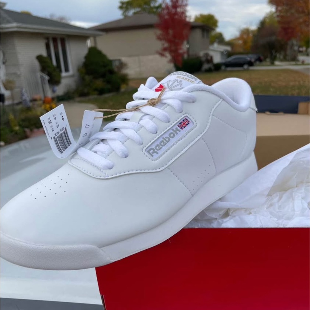 Brand New Reebok Women's White Leather Sneakers